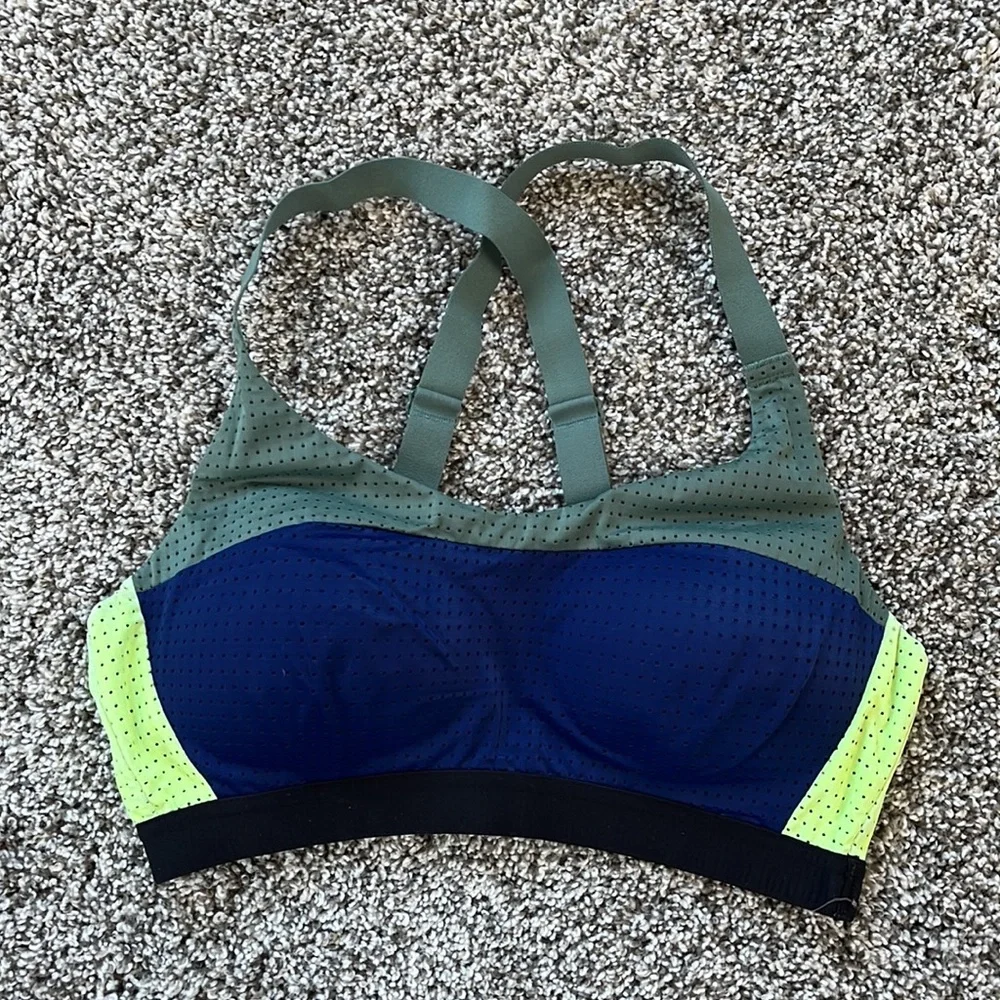 Set of Victoria Secret sports bras - Picture 3 of 5